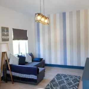 Intimate Entire Flat 9-min Walk To Boscombe Apartment