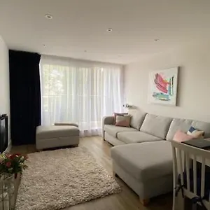 Modern Flat With Balcony & Free Parking On-site Apartment