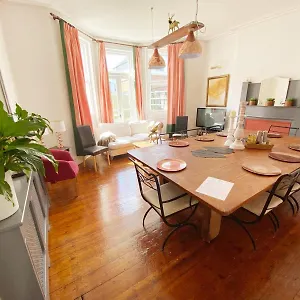 The Table House Close To Town & Free Parking Holiday home